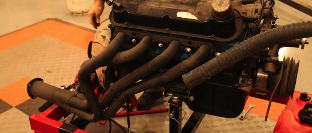 We bolted a set of Hooker headers on the 302, along with flex hoses. We found that universal style flex hoses are best for a run stand.