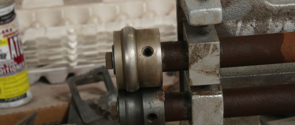 The dies must be installed on the roller arms in alignment, you don’t want them offset or the beads will come out funky. The upper block moves up and down to increase the depth of the bead. This is adjusted by the bolt at the top and a bolt on the back of the unit sets the block so it doesn’t move while operating.